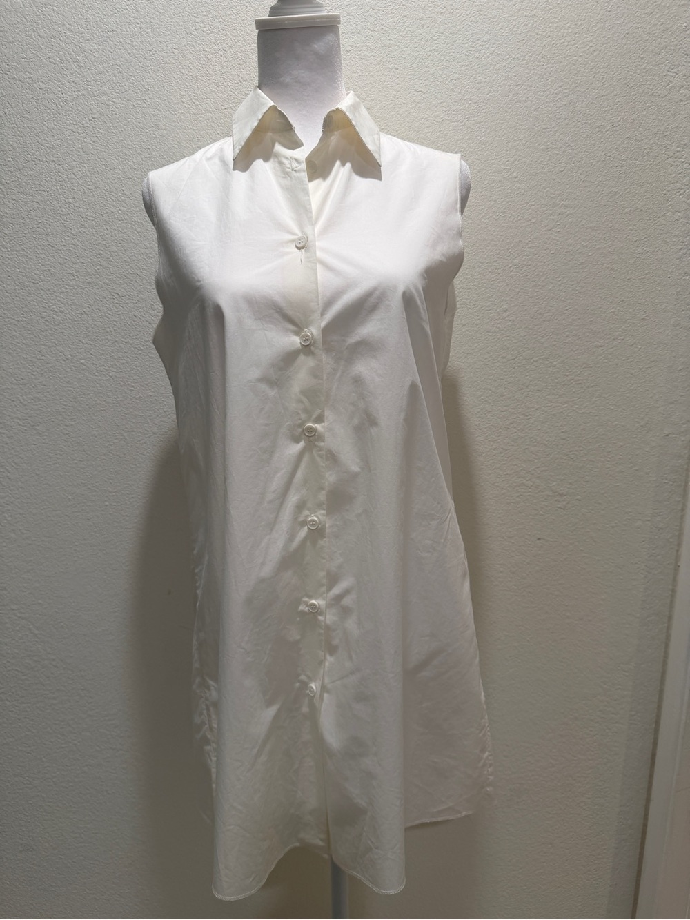 TOV Holy Sleeveless White Button-Front tunic top